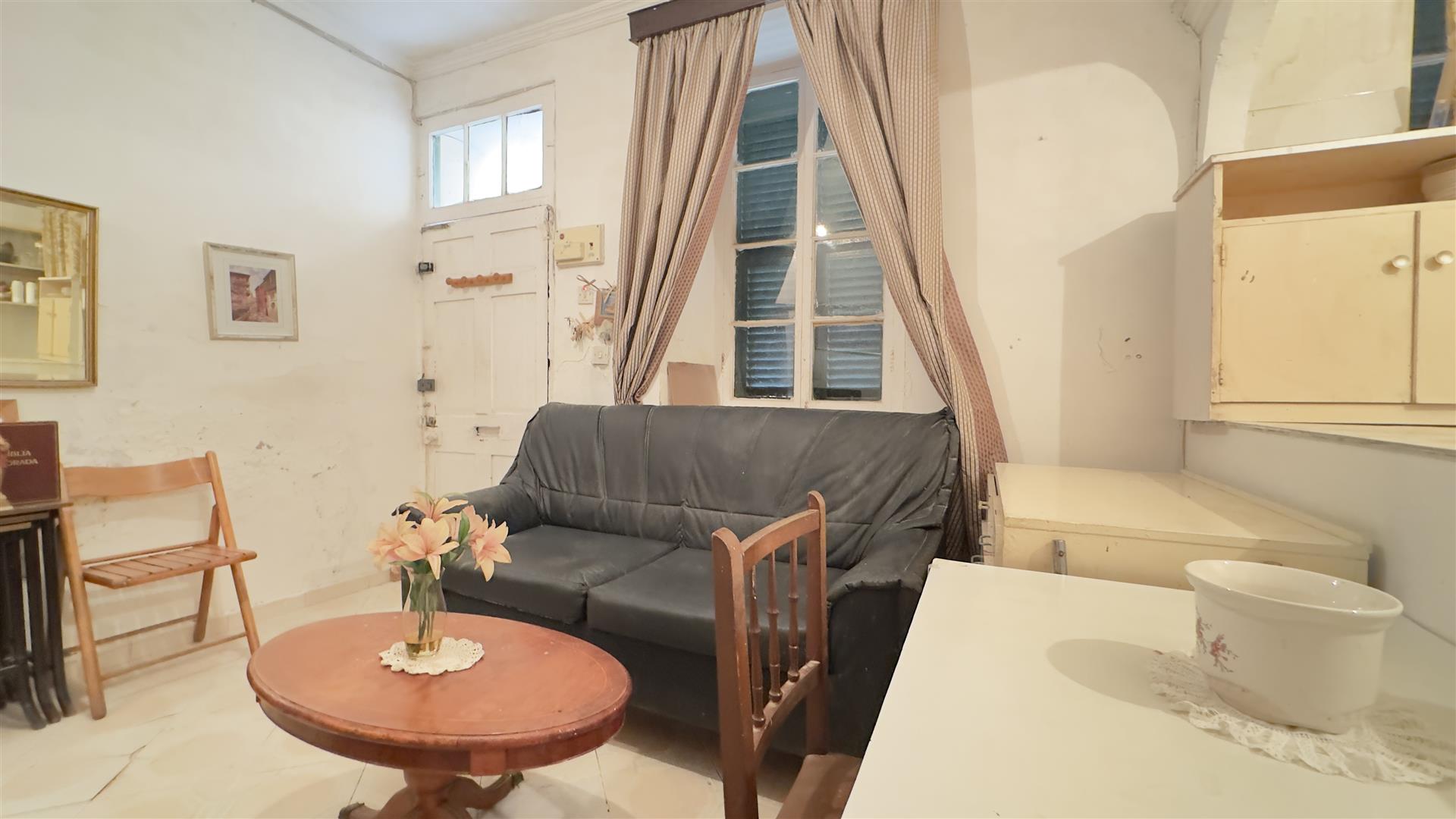  Image of Apartment - 1 Bedrooms - 1 Bathrooms for Sale in Upper Town-Gibraltar, Image 9